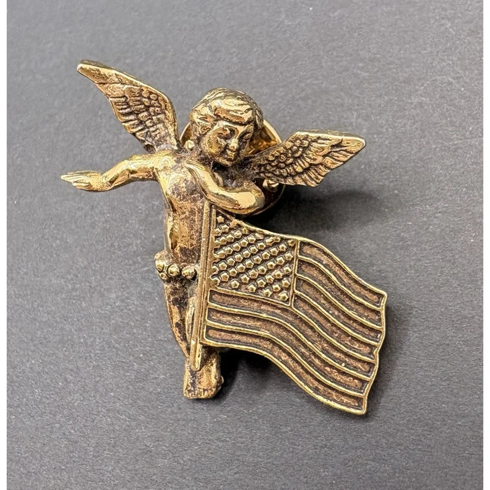 Vintage Kirks Folly American Flag USA Cherub Angel‎ Pin Brooch Gold Tone
